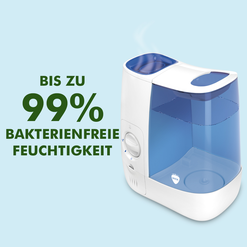 Luftbefeuchter mit blauem Wassertank, weißem Gehäuse und grünem Text. Text besagt 99% bakterienfreie Luftfeuchtigkeit.
