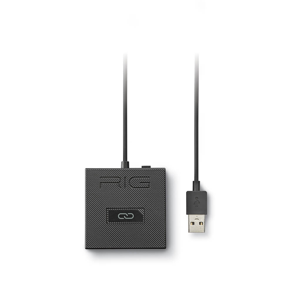 Ein schwarzes quadratisches Gerät mit einem Kabel und einem USB-Anschluss.