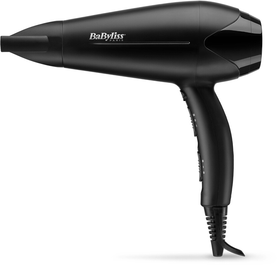 Een zwarte Babyliss föhn, schuin, op een witte achtergrond.