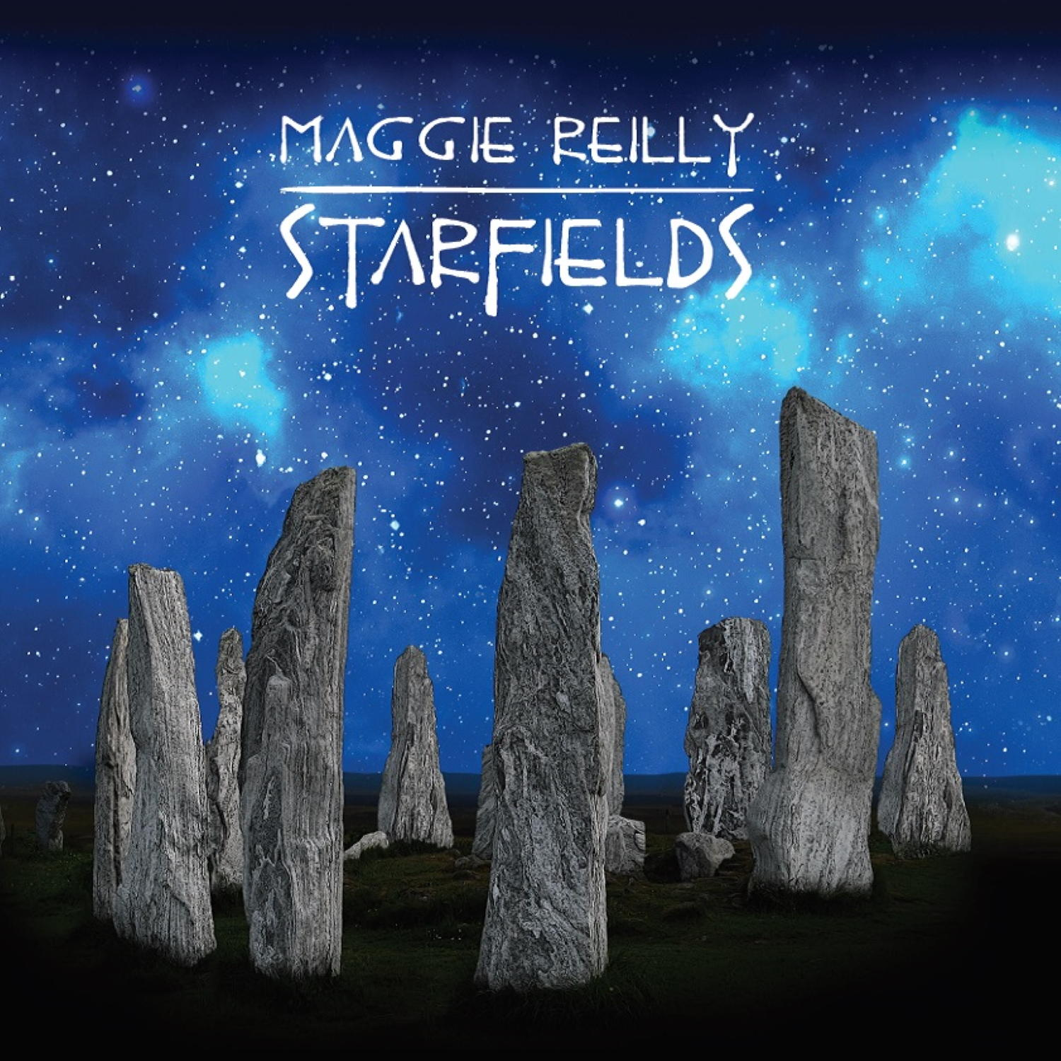 Albumcover mit Titel 'Starfields' und stehenden Steinen unter sternenklarem Himmel.