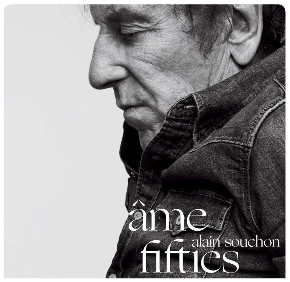 Albumhoes voor Alain Souchon, zwart-wit. Profiel van een man met tekst: Âme fifties.