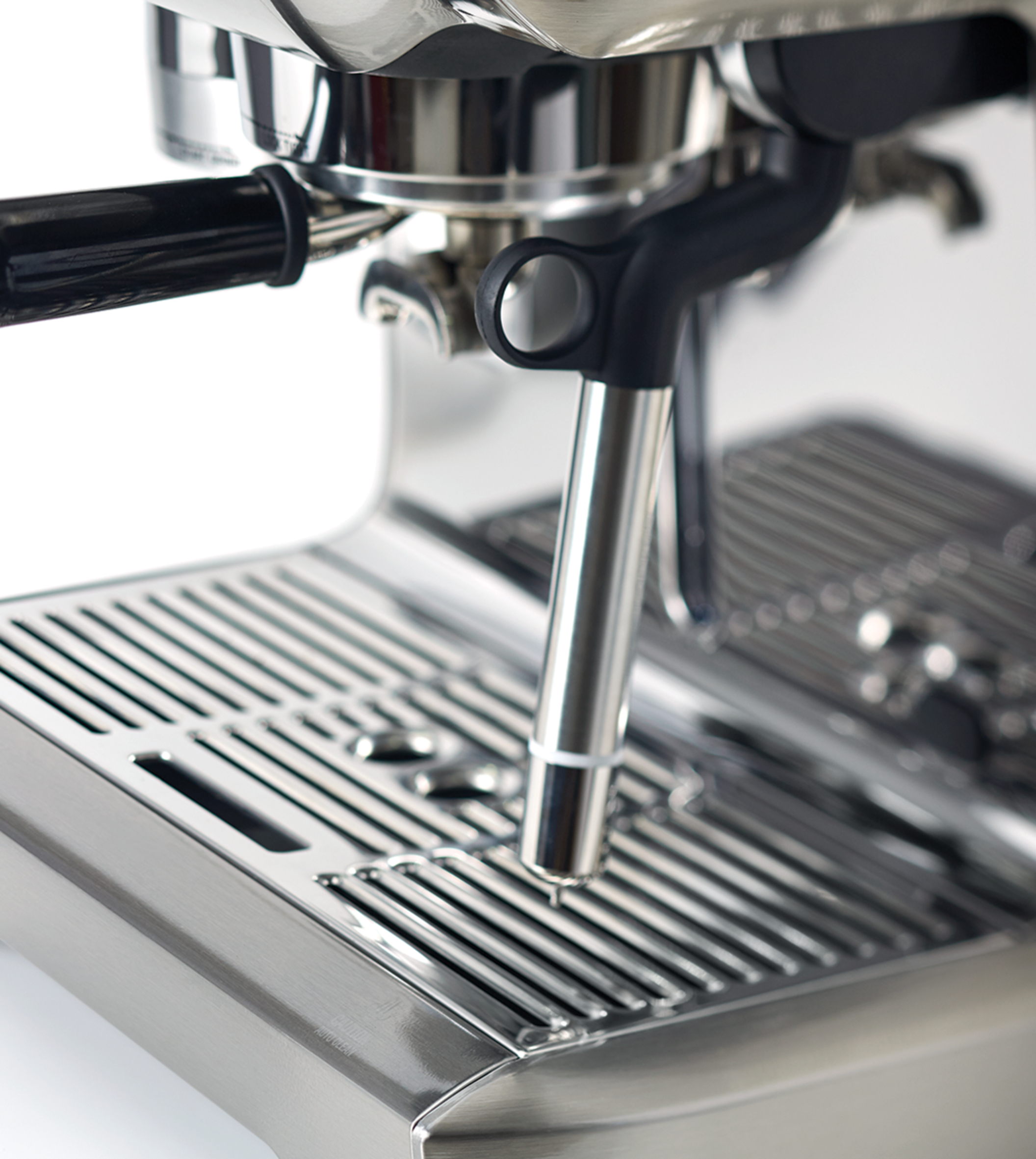 Espressomachine, roestvrij staal, met een zetgroep en lekbak.