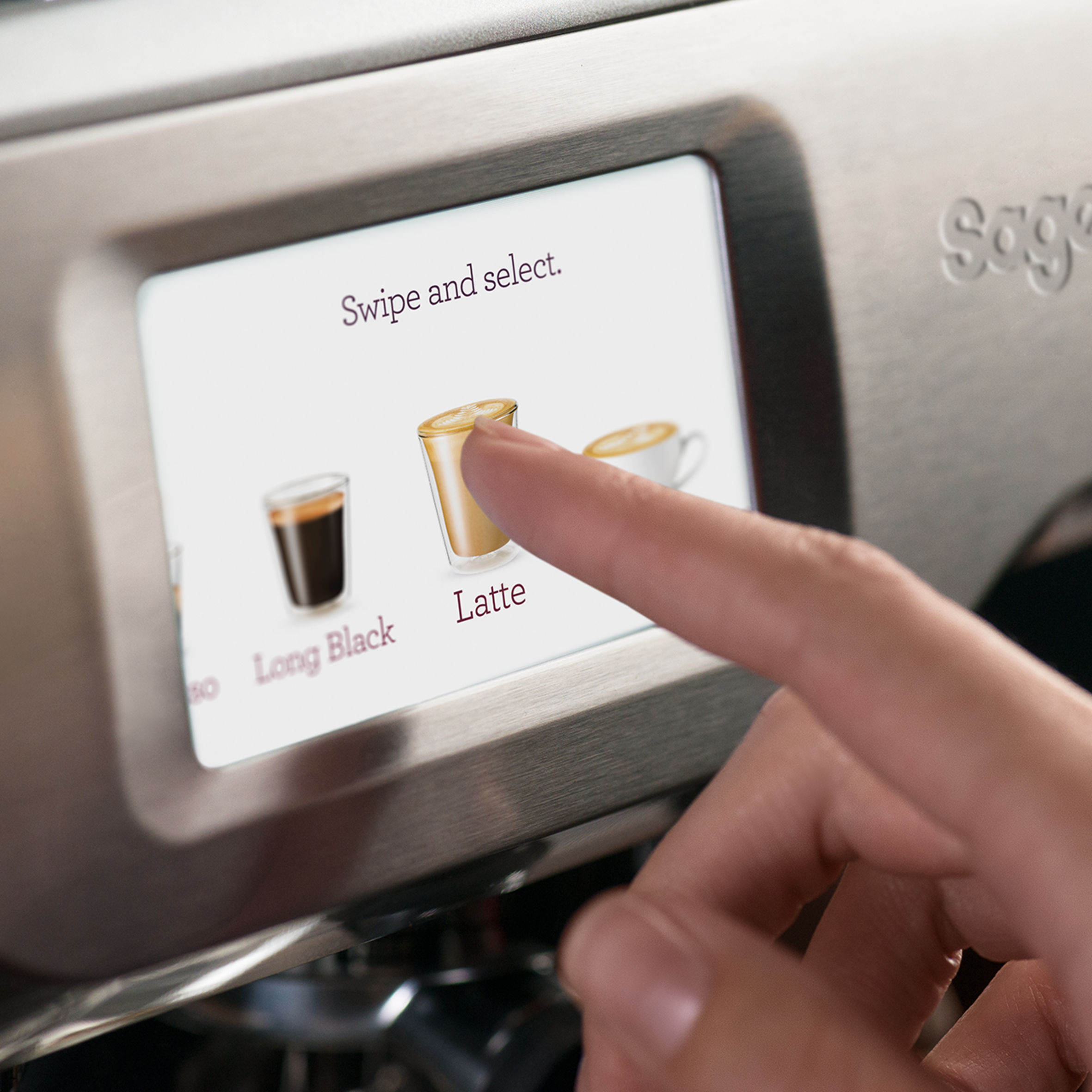 Een vinger die op de latte-knop op een scherm van een koffiemachine drukt.