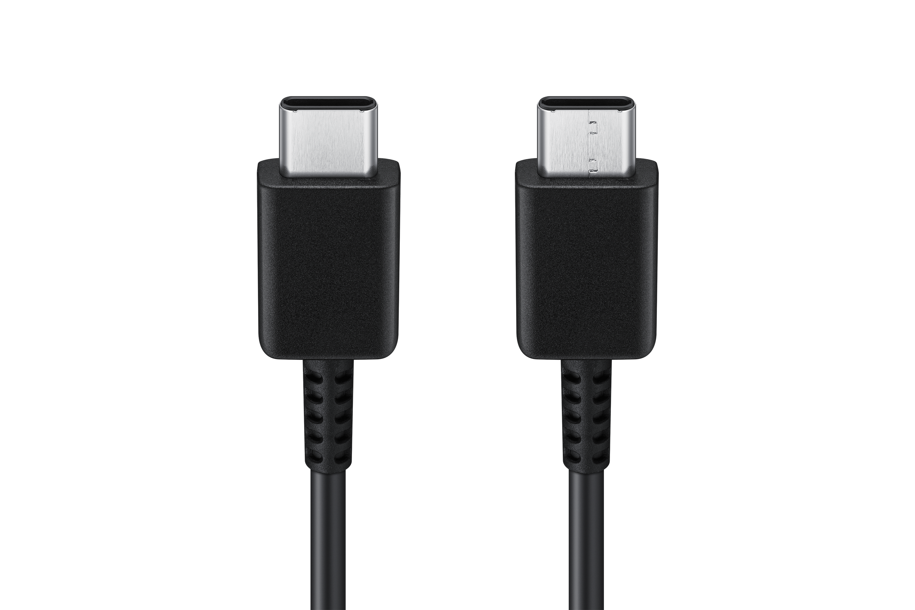 Twee zwarte USB-C-kabels zijn aangesloten op een zwarte achtergrond.