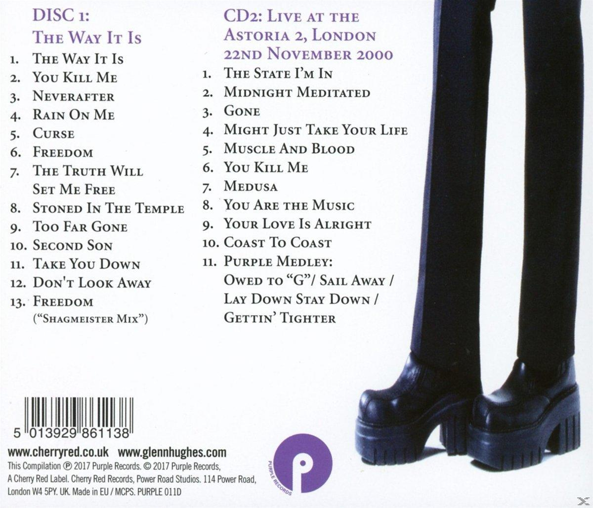 CD-Hülle mit Titelliste. Zwei Beine in schwarzer Hose und Schuhen sind unten rechts.