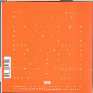Ein orangefarbenes Albumcover mit weißem Text, einem Barcode und einem Logo.