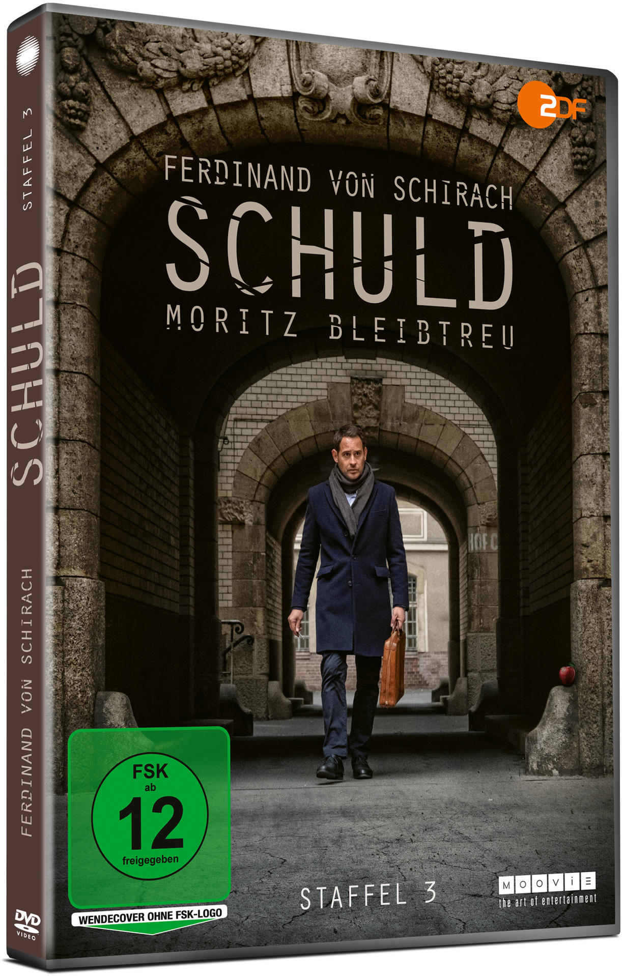 DVD-Cover eines Mannes in einem Mantel, der durch einen Torbogen geht. Der Titel ist 'Schuld'.