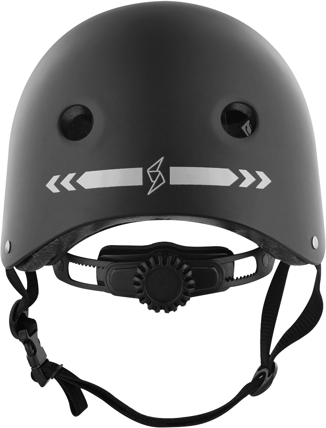 Zwarte helm met riem en verstelknop. Zilveren pijlen sieren de voorkant.