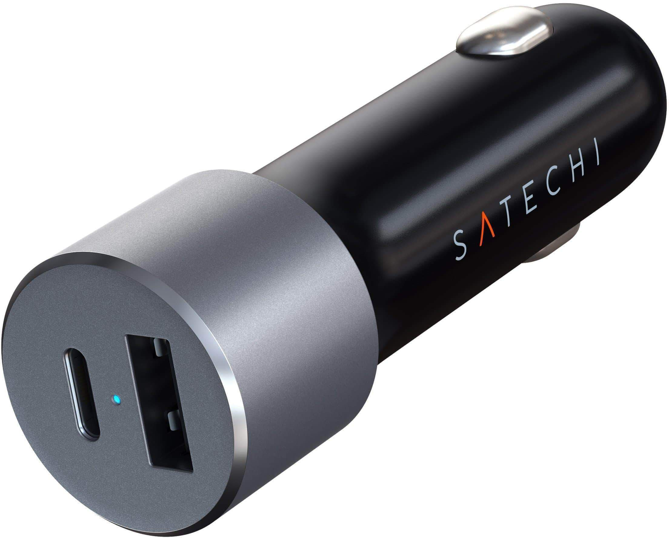 Caricabatterie per auto nero e argento con doppie porte USB. Logo Satechi e anello argentato. Sfondo bianco.
