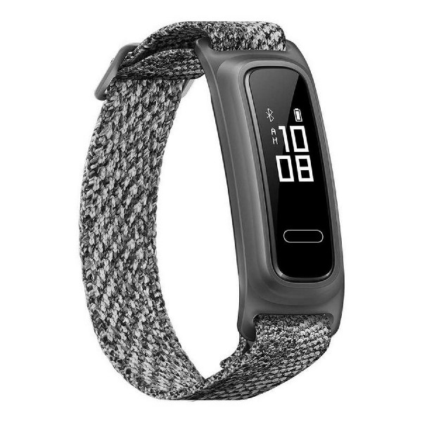 Reloj rastreador de actividad físico negro y gris con pantalla mostrando la hora. La banda es gris y blanca.