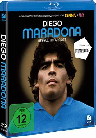 Blu-ray-Cover. Zeigt Diego Maradona mit blauem Hemd. Schwarzer Hintergrund mit weißem Text.