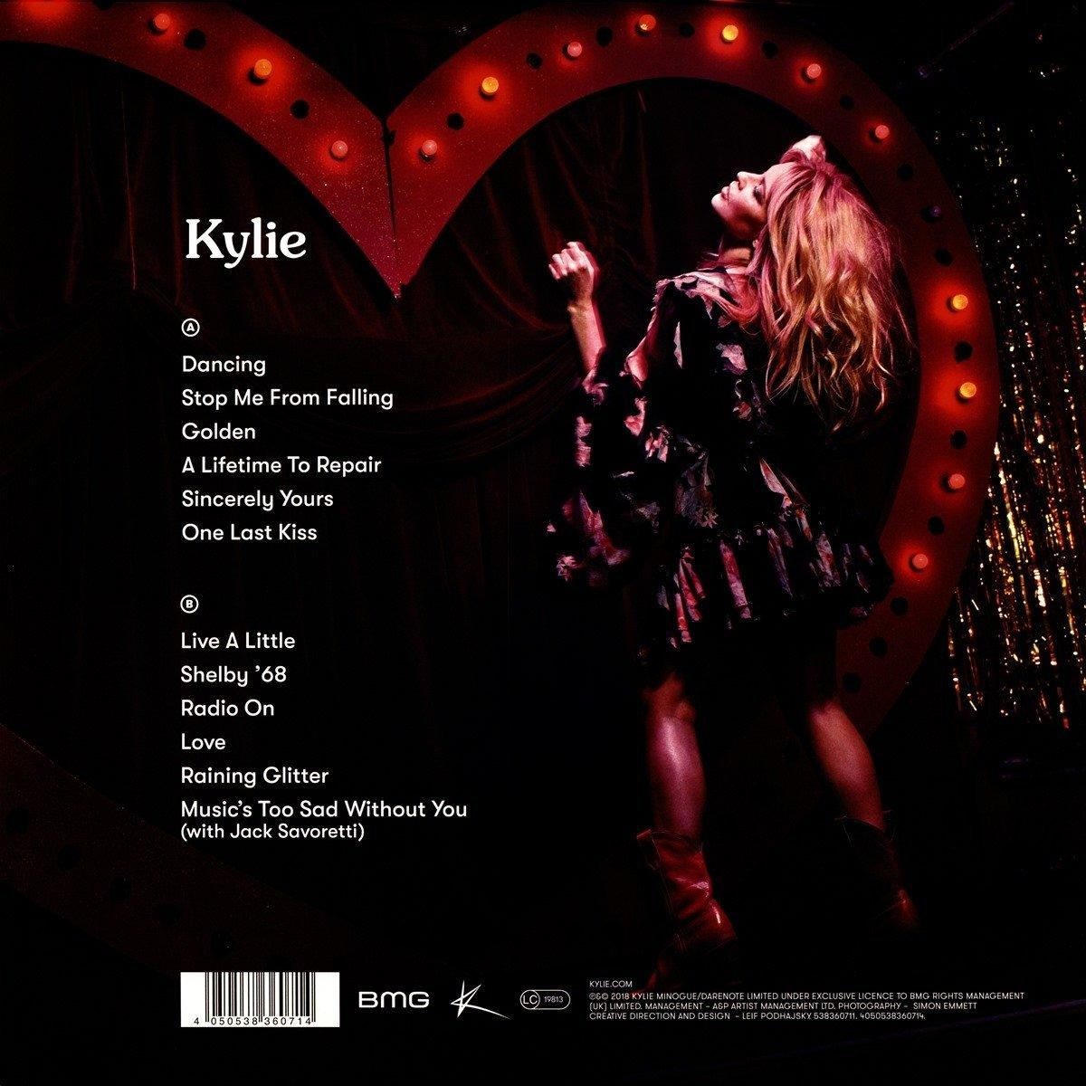 Kylie album borító. Egy virágos ruhás nő egy szív alakú fénykijelző előtt áll. A bal oldalon a dalok címei láthatók.