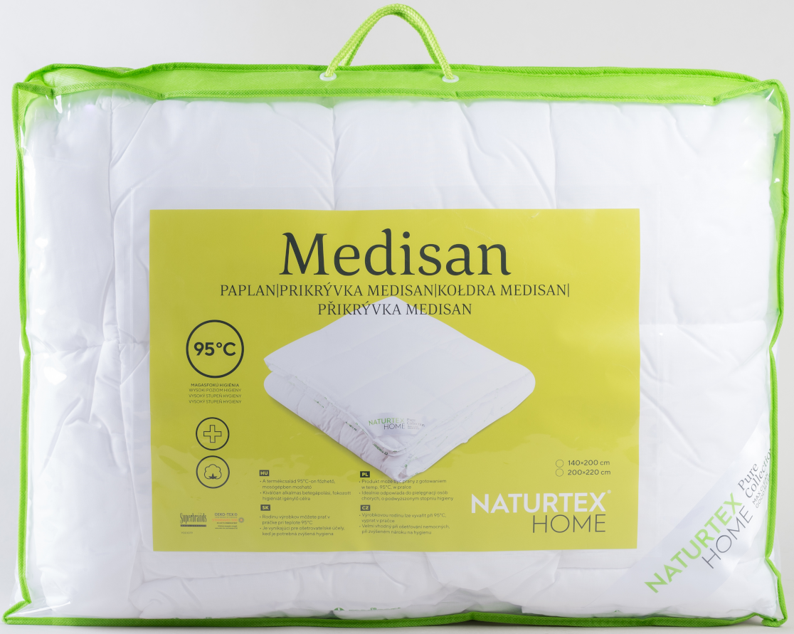 Fehér paplan átlátszó műanyag zacskóban, többnyelvű szöveggel.