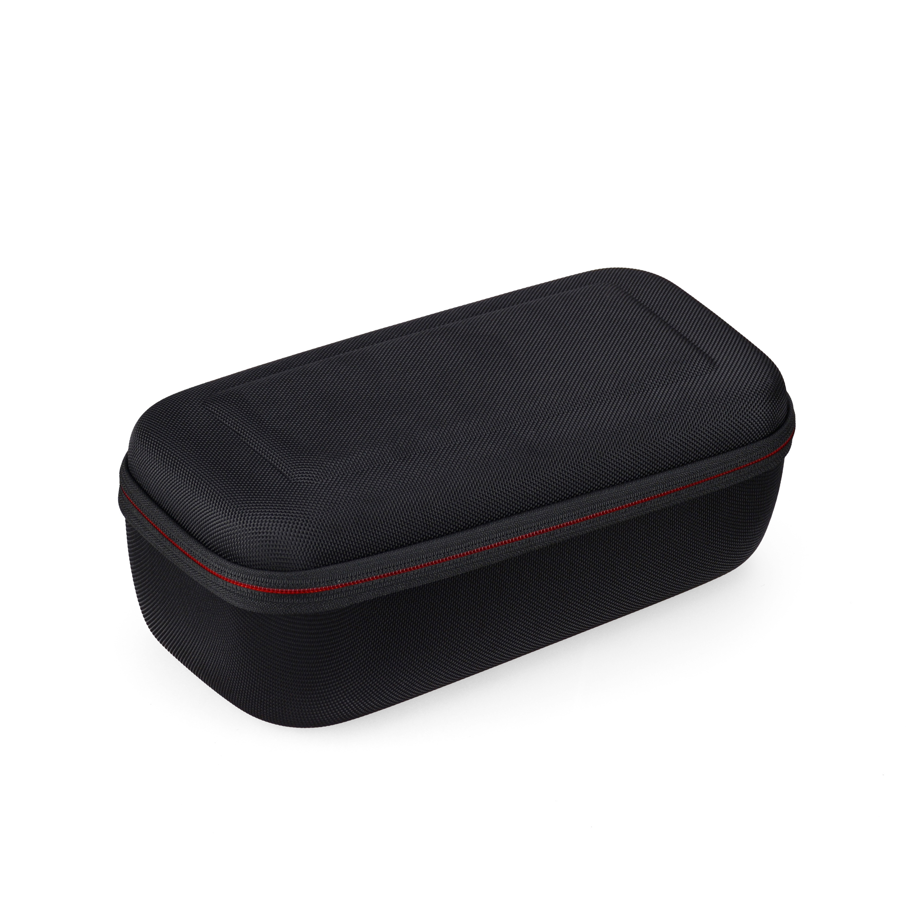 Schwarzes, hartes Etui mit rotem Reißverschluss.