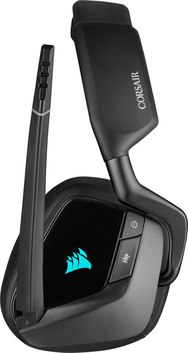 Casque gaming Corsair noir. L'écouteur affiche un logo. Le microphone est déployé.
