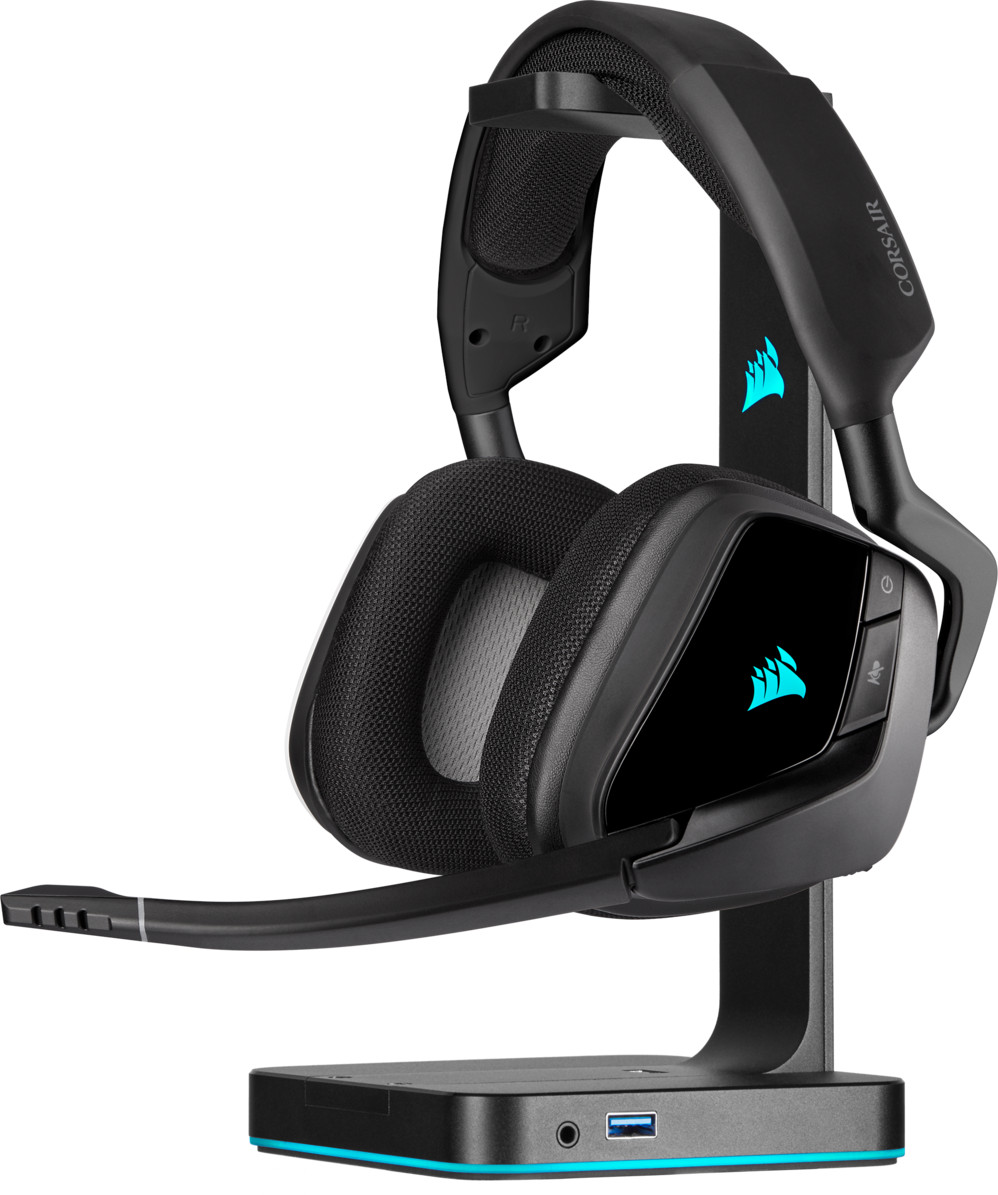 Casque de jeu noir et bleu sarcelle sur un support avec le logo Corsair.