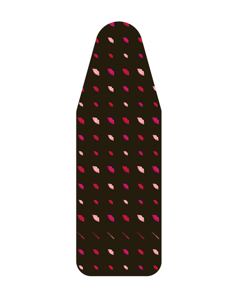 Ein Bügelbrett mit dunkelbraunem Bezug. Es ist mit rosa und roten Lippen gemustert. Der Hintergrund ist schwarz.