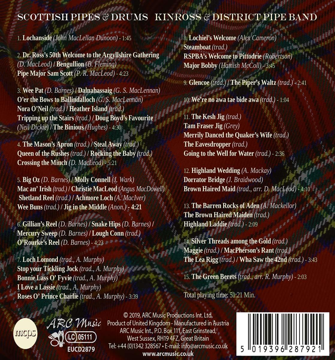 CD mit Titelliste schottischer Dudelsack- und Trommelmusik. Weißer Hintergrund mit schwarzem Text.