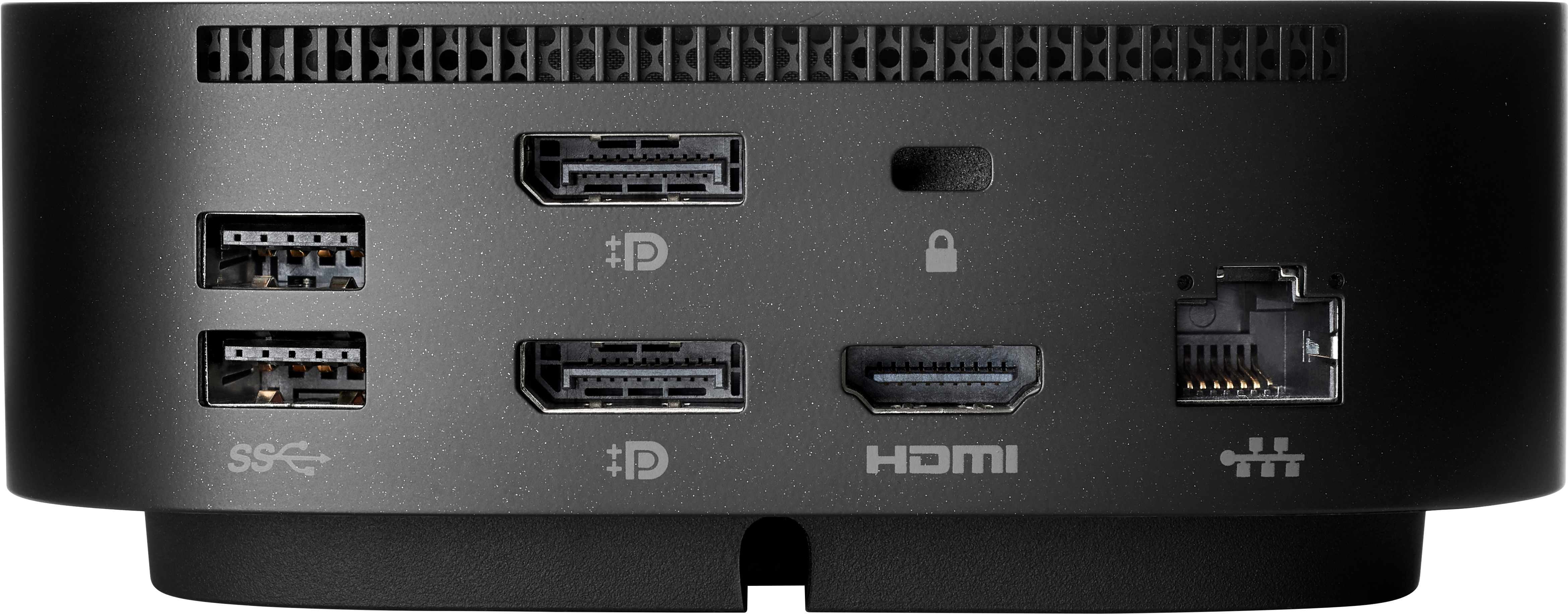 Nahaufnahme der Anschlüsse eines schwarzen Multiport-Hubs. Mehrere Anschlüsse sichtbar. Weißer Hintergrund.