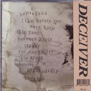 Album-Rückseite mit Titelliste und einem Aufkleber mit der Aufschrift 'DECEIVER'.