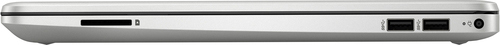 Seitenansicht eines silbernen Laptops mit SD-Kartenleser, zwei USB-Anschlüssen und einer runden Ladebuchse.