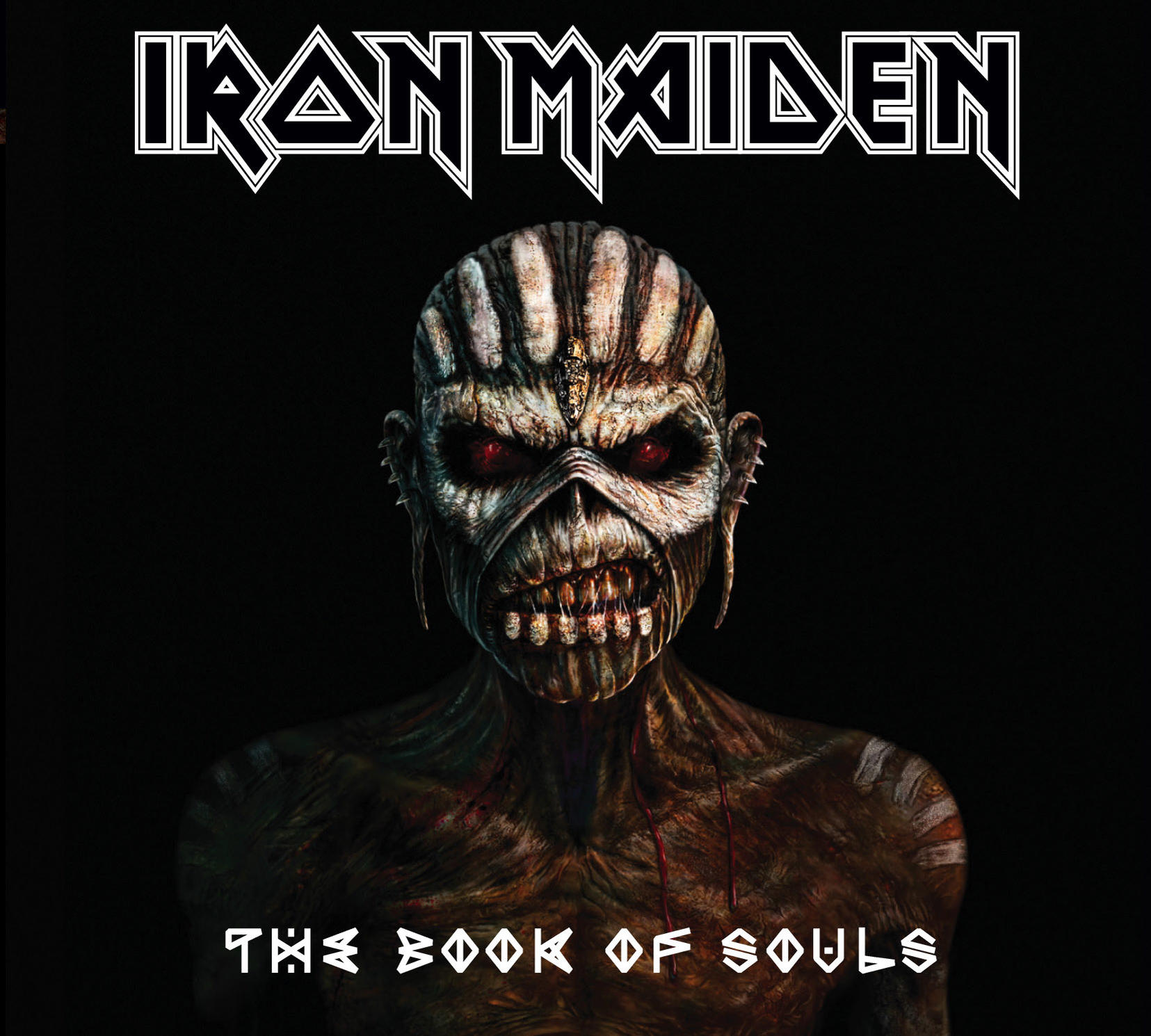 Iron Maiden album borítója. Szörnyű arc fémes részletekkel fekete háttér előtt. Cím: 'The Book of Souls'.