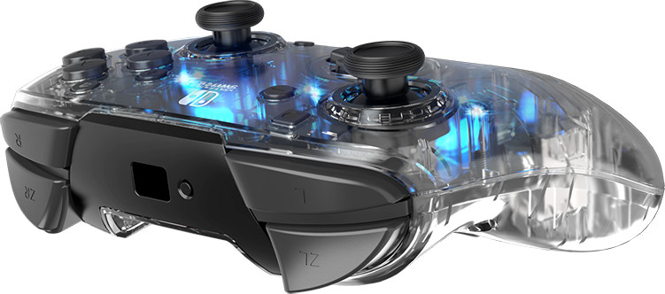 Une manette de jeu Switch transparente avec des boutons et des joysticks noirs. Lumières bleues à l'intérieur.