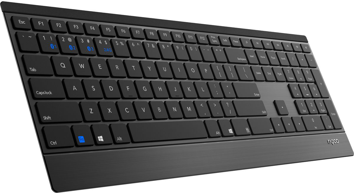 Clavier d'ordinateur noir avec des touches blanches et une touche avec le logo Windows bleu.