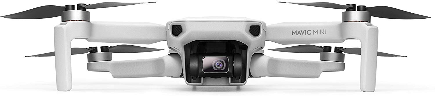 Vista frontal de un dron blanco DJI Mavic Mini. Tiene cuatro hélices y una cámara en el frente.