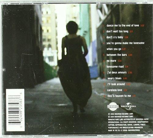 Rückseite einer CD mit einer Silhouette einer Frau, die eine dunkle Gasse entlanggeht.