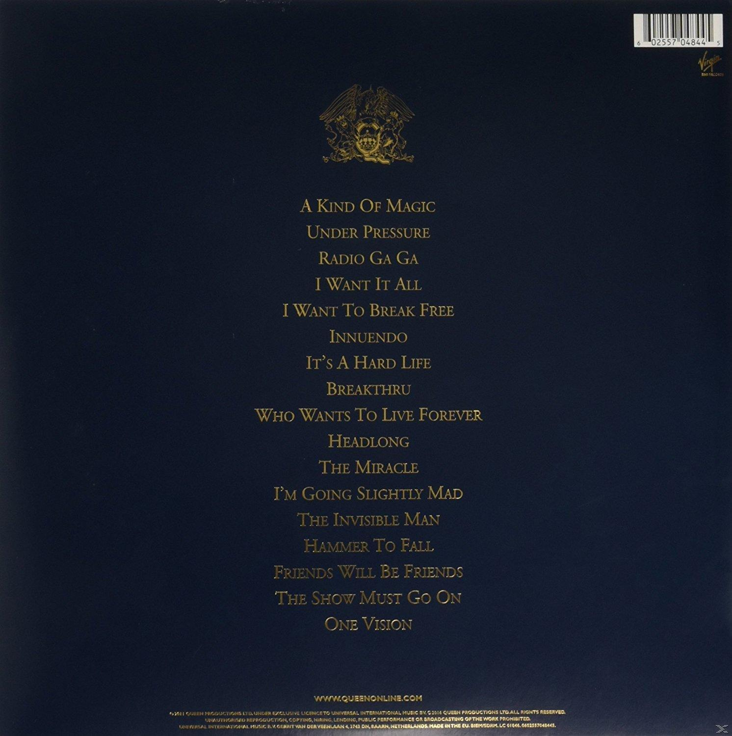 Pochette d'album avec une liste des titres, un emblème doré et du texte sur fond bleu foncé.