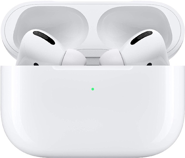 Estuche de carga blanco con dos AirPods Pro blancos dentro. Luz verde en el estuche visible.