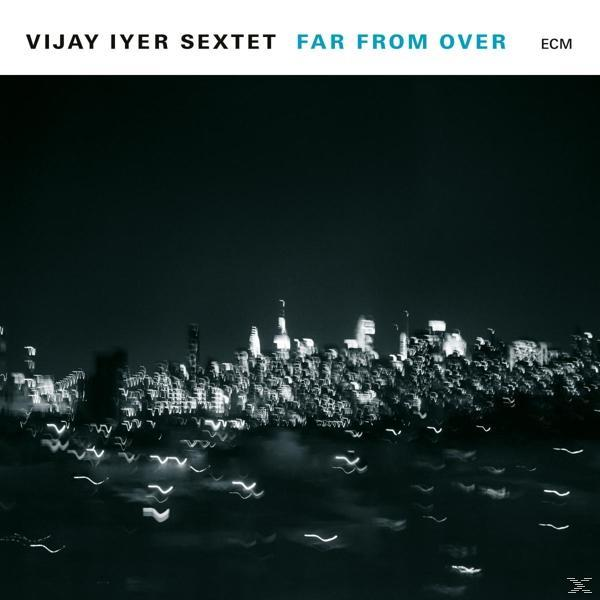 Albumcover, Vijay Iyer Sextet, Far From Over. Skyline der Stadt bei Nacht. Dunkles Farbschema.