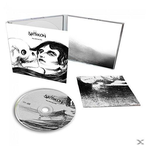 CD-Albumcover mit Bandnamen, einem Totenkopf, der eine Person küsst. Scheibe und Einsatz sind sichtbar, alles in Graustufen.