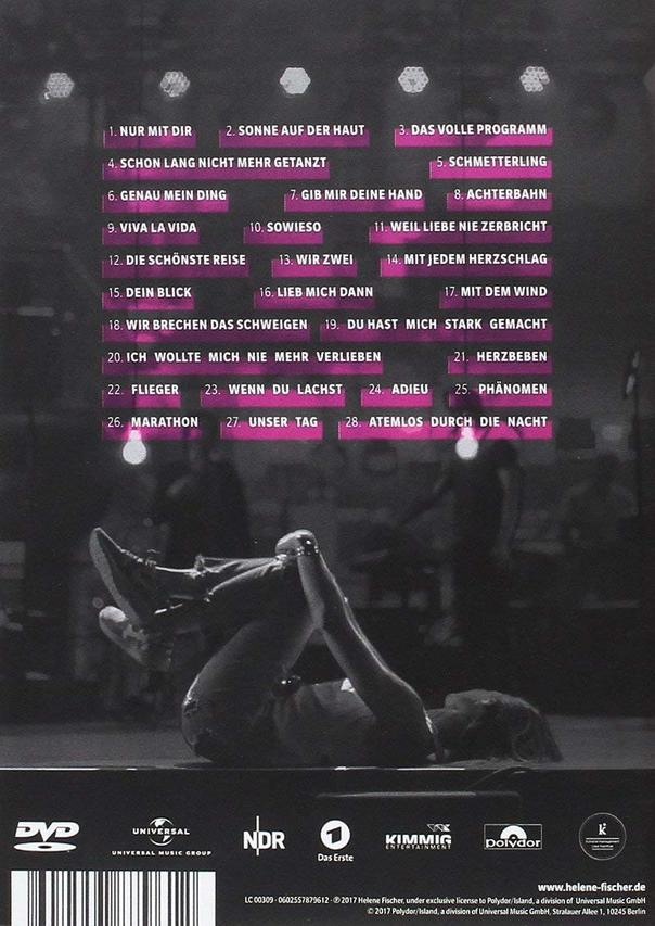 Rückseite einer DVD. Eine Frau liegt auf einer Bühne. Songtitel sind in rosa Kästchen aufgelistet. Die DVD hat Logos.