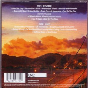 CD-Cover mit Sonnenuntergang über einer Stadt. Zwei CDs sind sichtbar. Der Text ist lesbar.