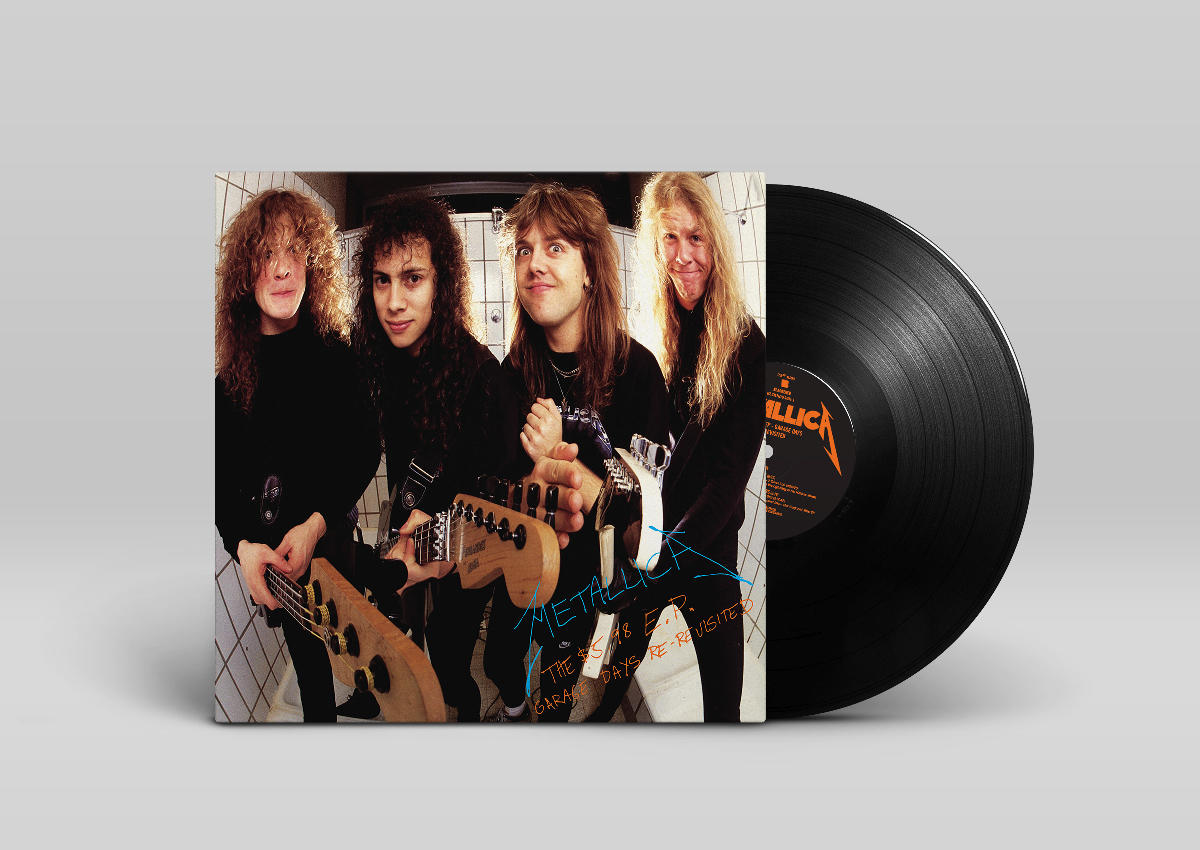 Metallica-Albumcover mit Bandmitgliedern und einer Schallplatte.
