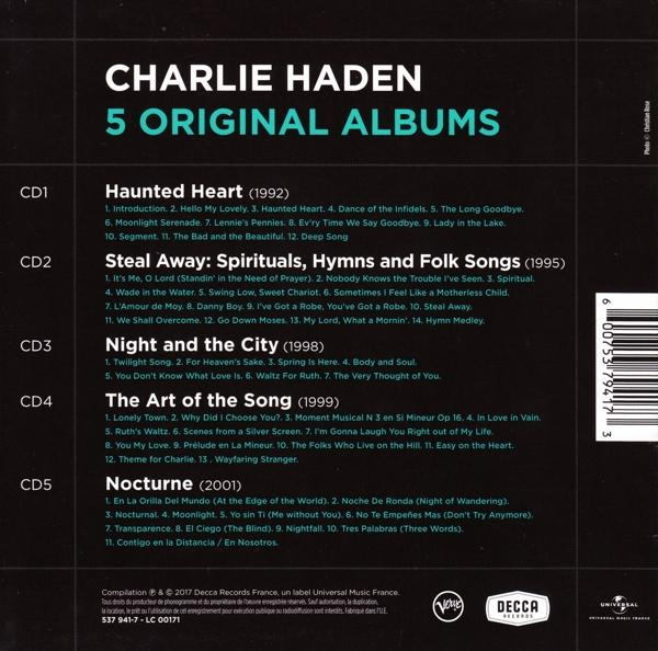 CD-Cover mit Songtiteln und Text, Liste der Alben. Weißer Text auf grünem Hintergrund.