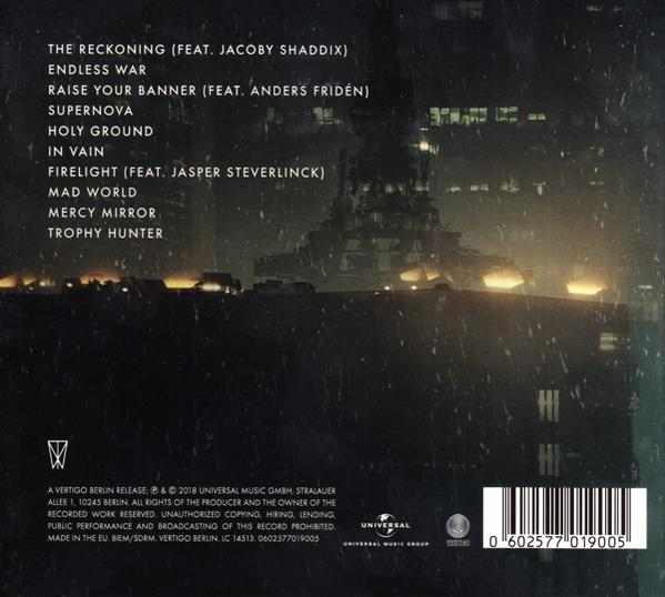 Rückseite einer CD-Hülle mit dunkler, stürmischer Stadtlandschaft und Titelliste.