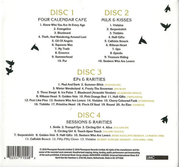 CD-Rückseite mit vier Abschnitten mit Titellisten und schwebenden Vogelsilhouetten.