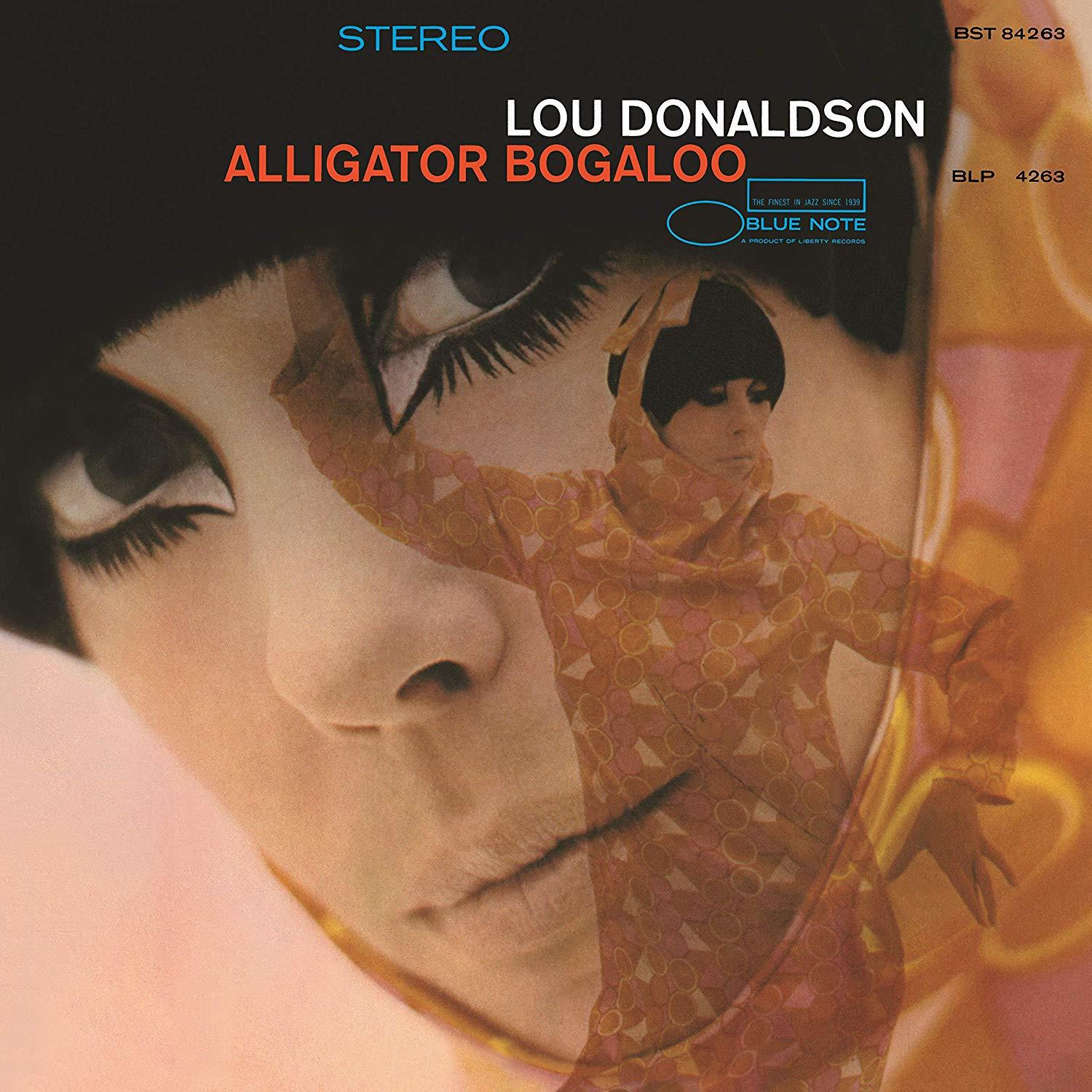 Albumcover mit dem Gesicht einer Frau und einem Mann in einem gemusterten Outfit. Der Hintergrund ist eine Collage.