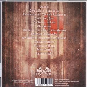 Die Rückseite einer CD mit einer Liste von Titeln und einem Kreuz unten.