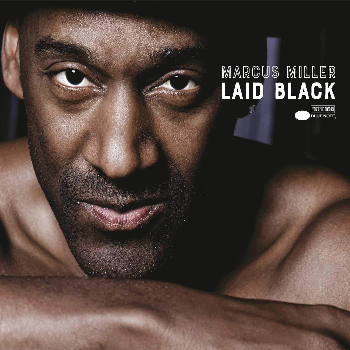 Pochette d'album avec le visage d'un homme à la peau foncée, avec un gros plan du visage. Logo Bluenote.