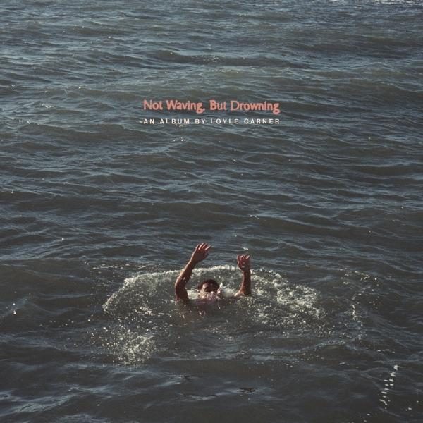 Pochette d'album montre une personne dans l'eau avec les bras levés, et le titre 'Not Waving, But Drowning' au-dessus.