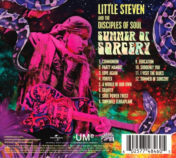 Pochette de l'album 'Summer of Sorcery'. Elle présente un homme avec une guitare et des serpents.