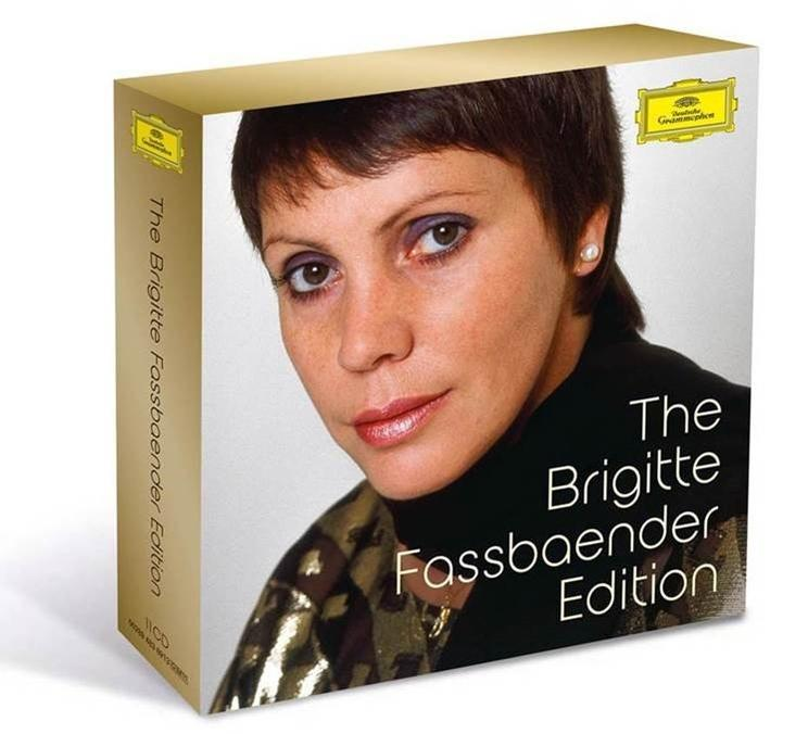 Coffret CD avec le portrait de Brigitte Fassbaender sur la couverture, couleur or.