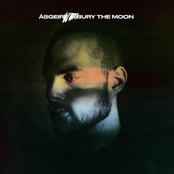 Albumcover zeigt das Gesicht eines Mannes in dunkler Umgebung. Titel "ÁSGEIR" und "BURY THE MOON".