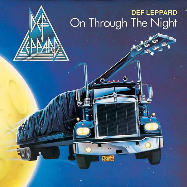 Def Leppard Albumcover. Ein Lastwagen trägt eine Gitarre auf blauem Hintergrund mit Mond.