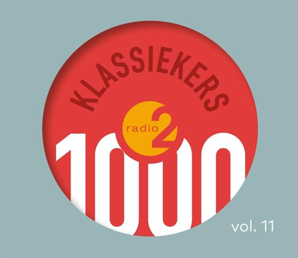 Un cercle rouge avec le texte Klassiekers 1000 et Radio 2. Le fond est bleu clair.