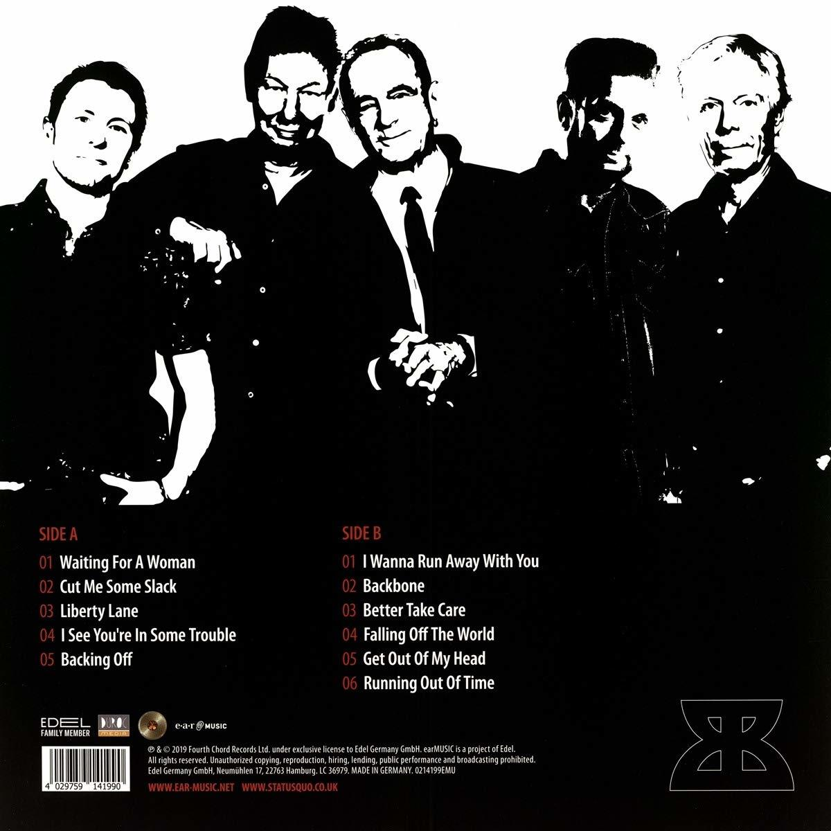 Albumcover mit den Bandmitgliedern und einer Titelliste auf der Rückseite, in Schwarzweiß.